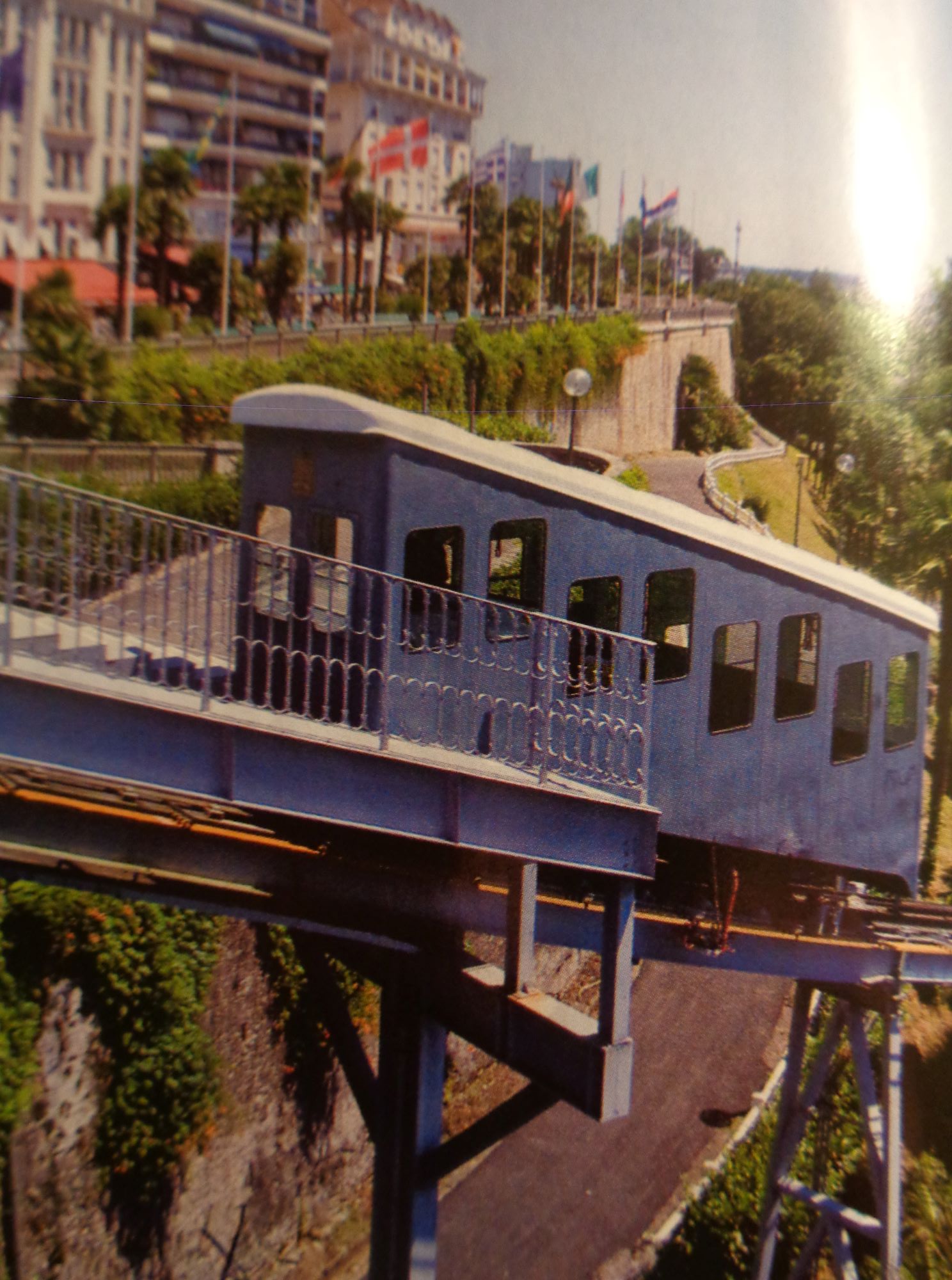 Pau funicular descend from place royale to the gare c2009