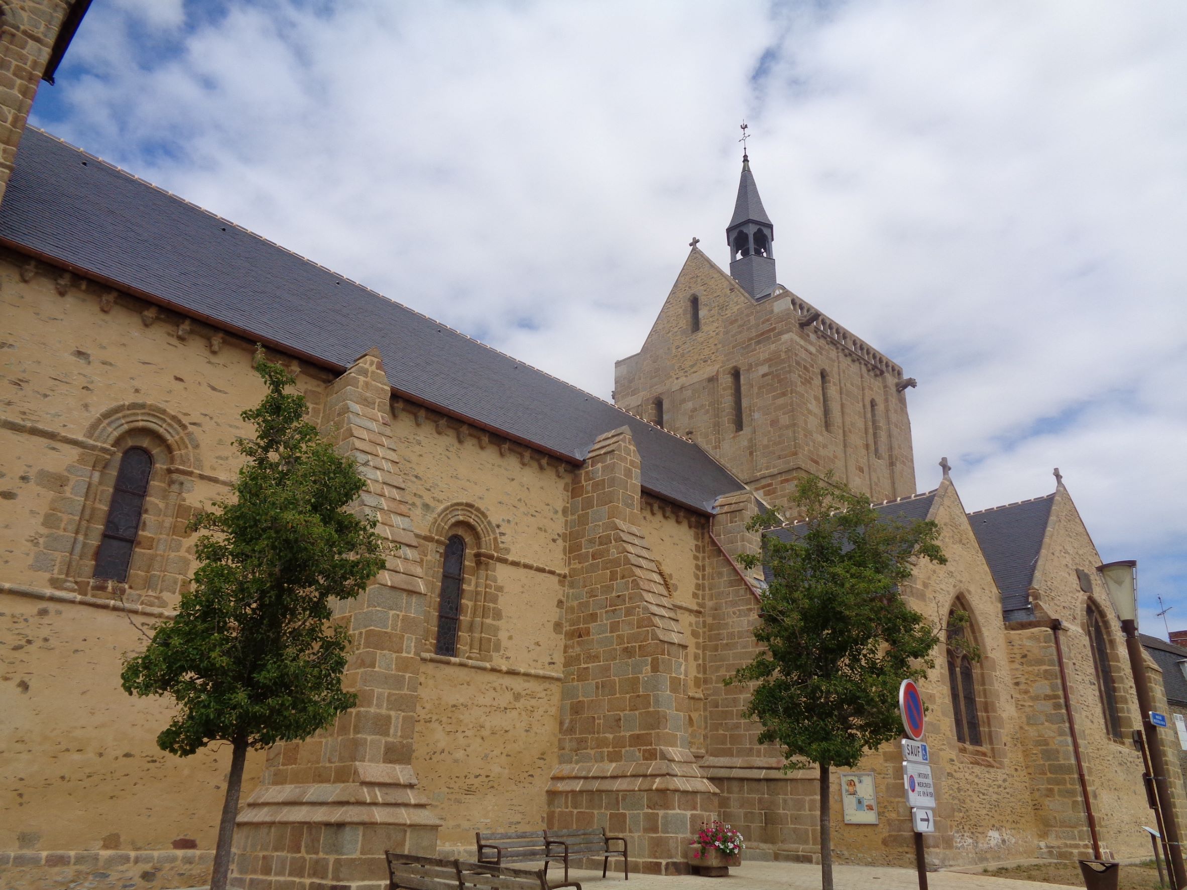 Pontorson ch Notre Dame side belltower jul22