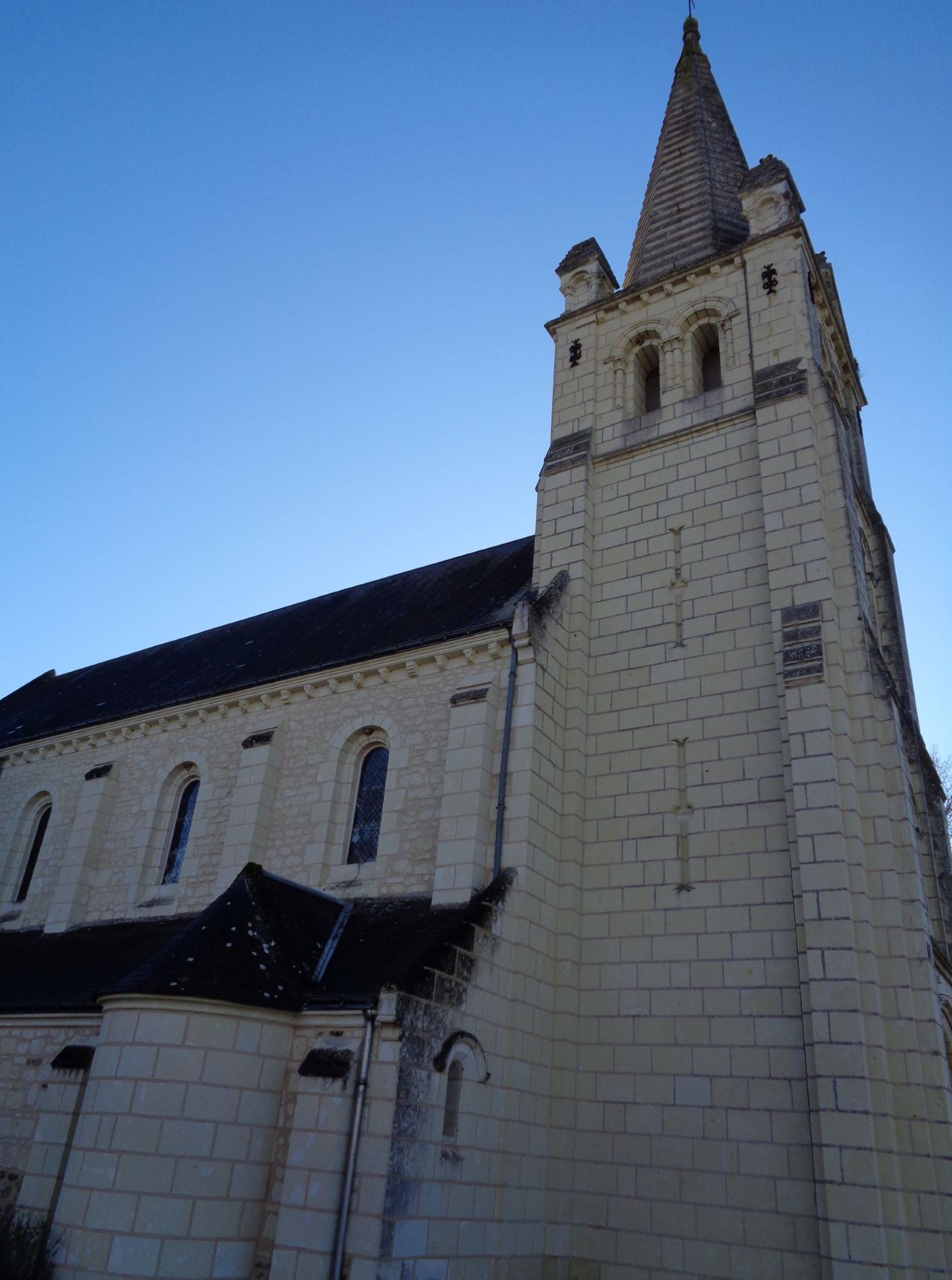 St Benoit la foret ch side left feb22