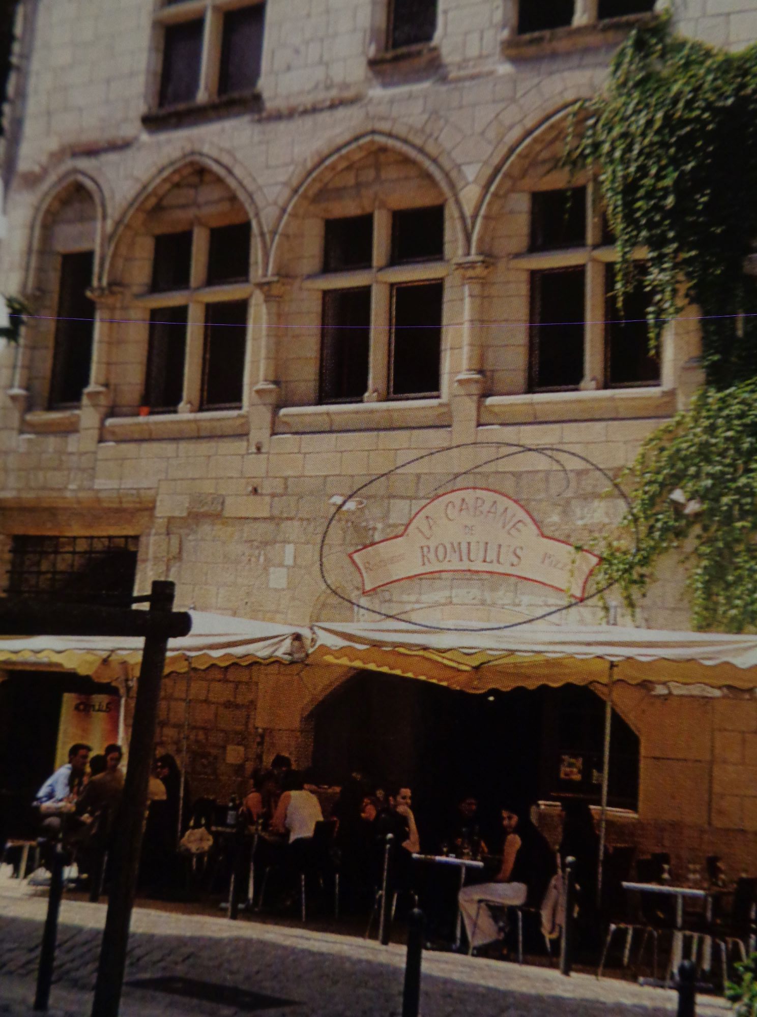 Tours rue Briçonnet romaine architecture la cabane romulus c2009