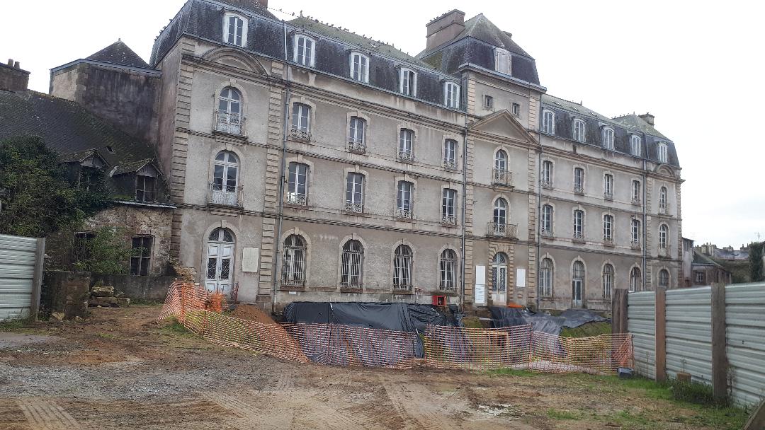 Vannes ramparts château hermine et garden nov24