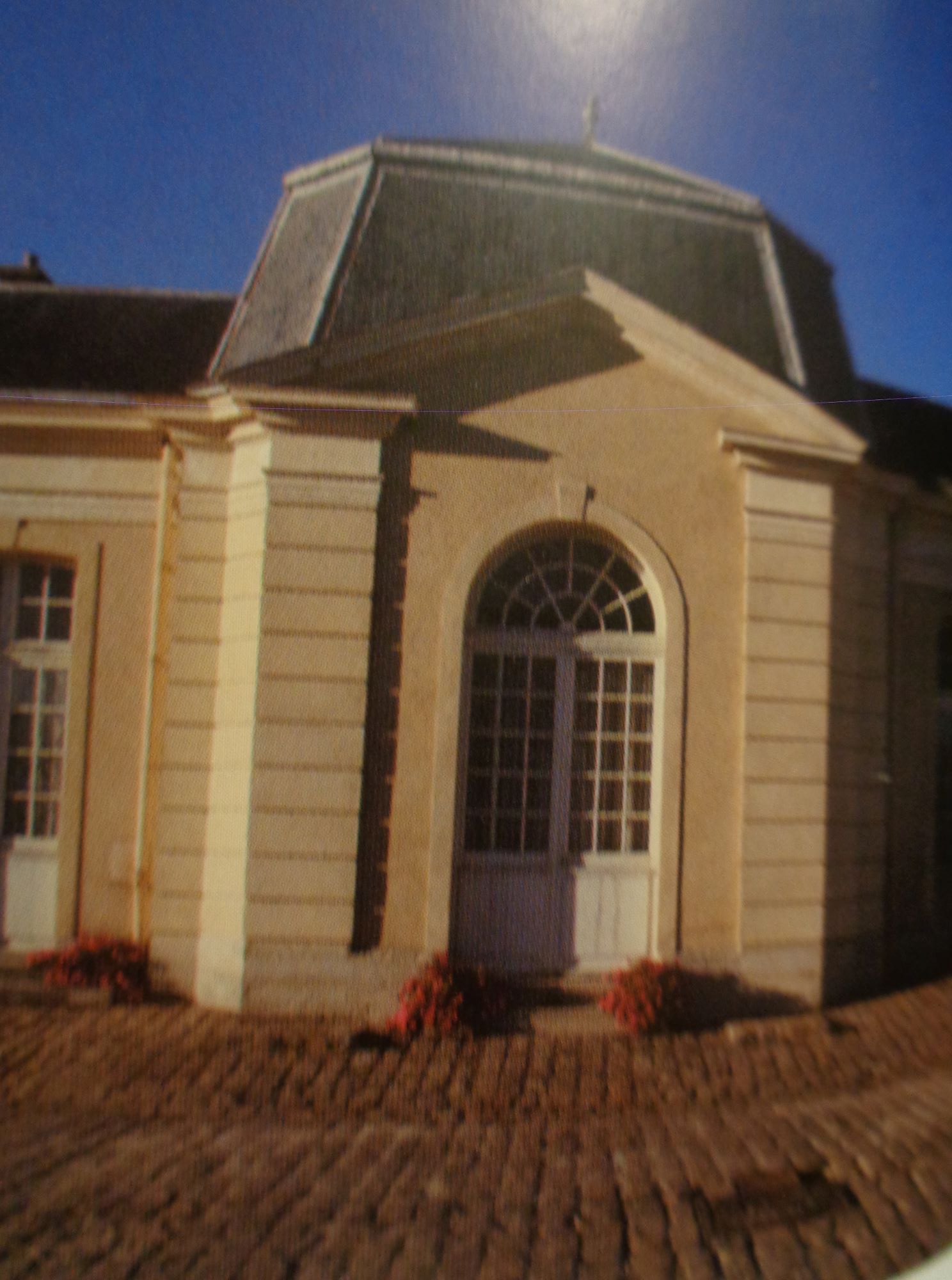 Versailles Petit Trianon, cour intérieure salon circulaire pavillon français c2010