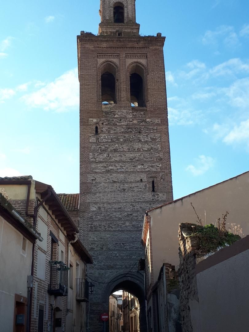 Arévalo ch Santa Maria la Mayor belltower front dec24