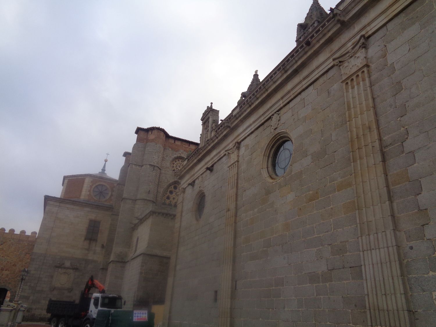 Avila Catedral San Salvador side dec24