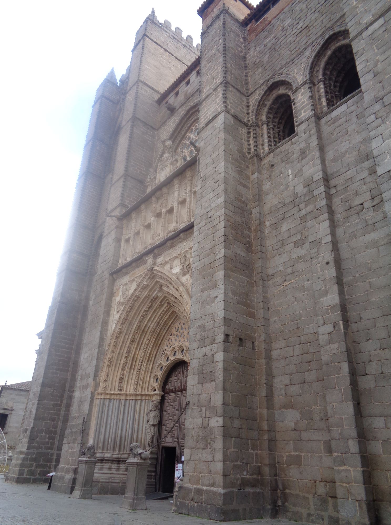 Avila Catedral San Salvador side front dec24