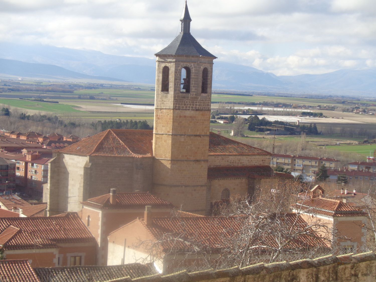 Avila ch de Santiago outside walls dec24