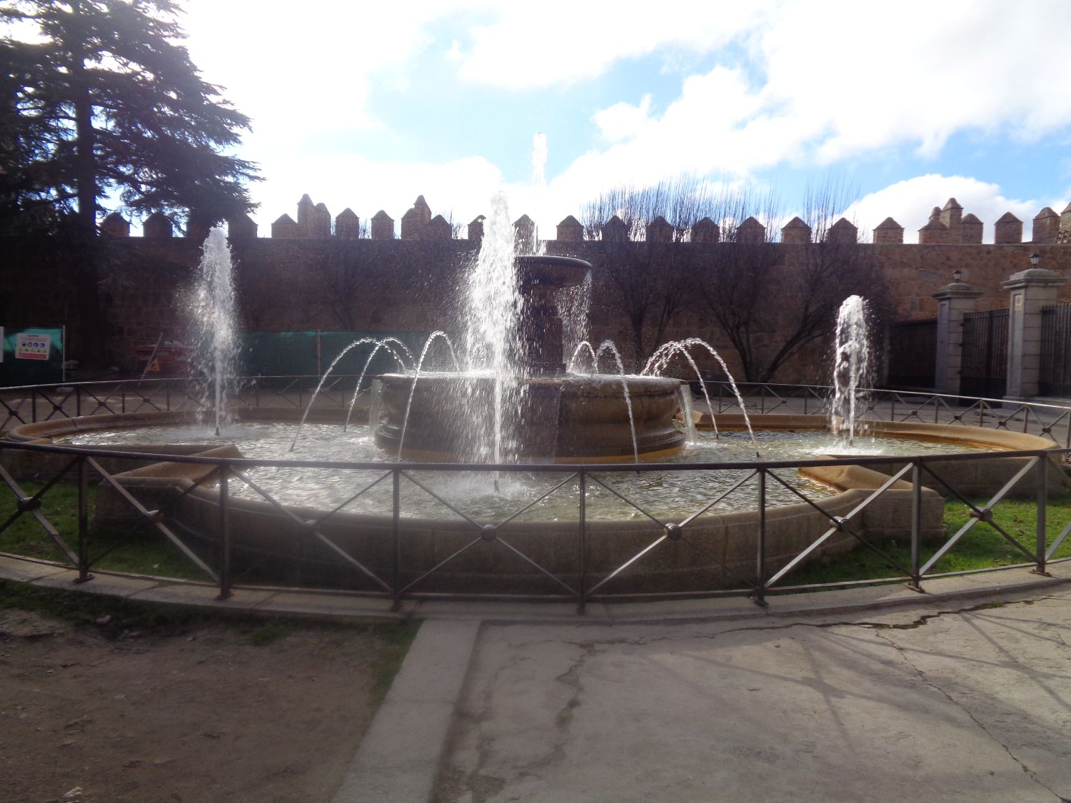 Avila city hall fountain walls dec24