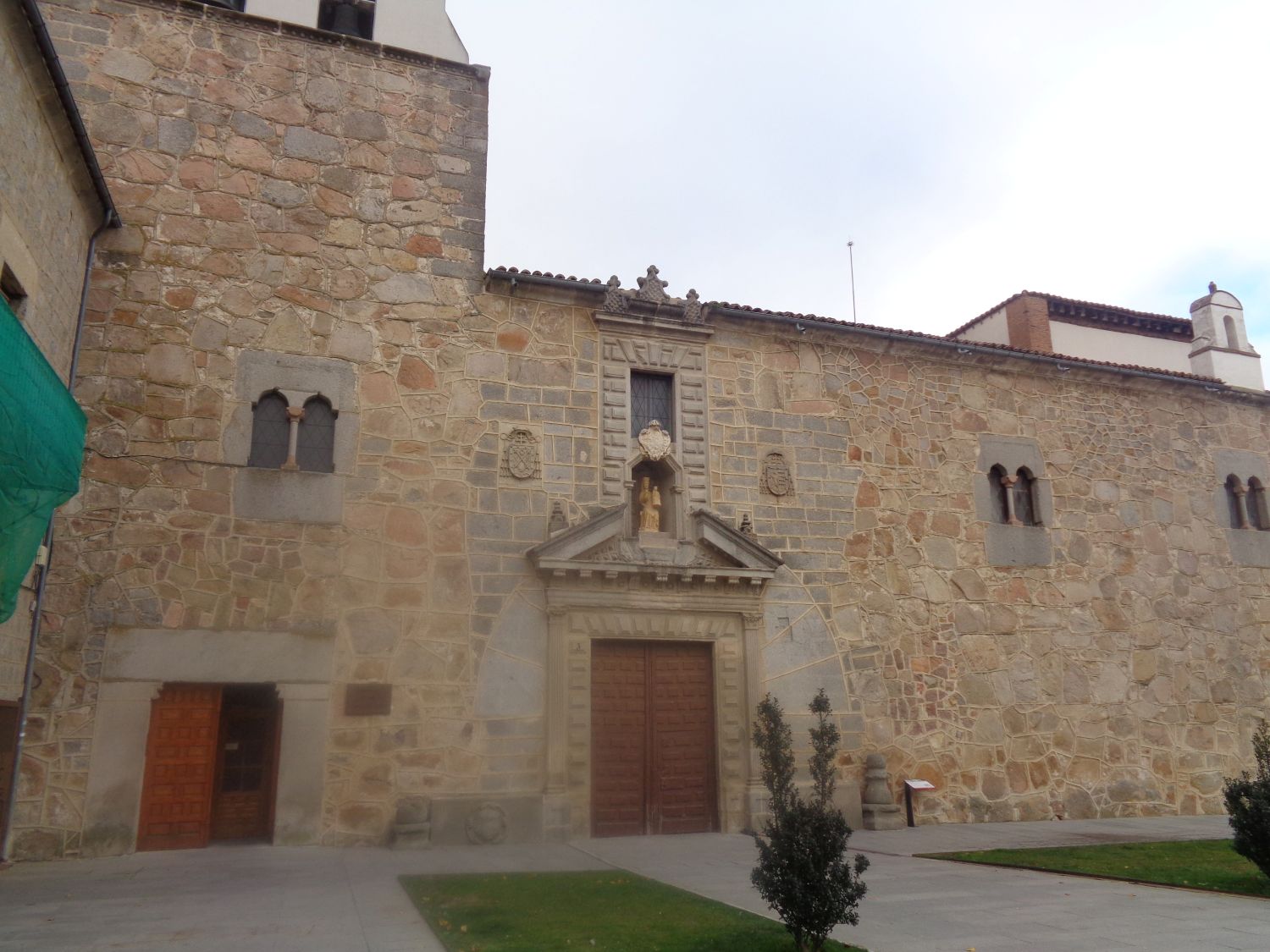 Avila Palacio de los Davila front afar dec24