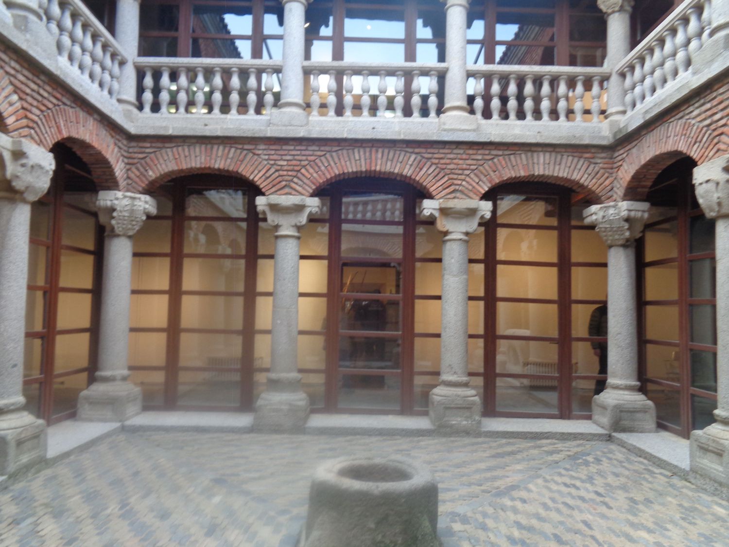 Avila palacio de los Deanes museo de Avila courtyard dec24