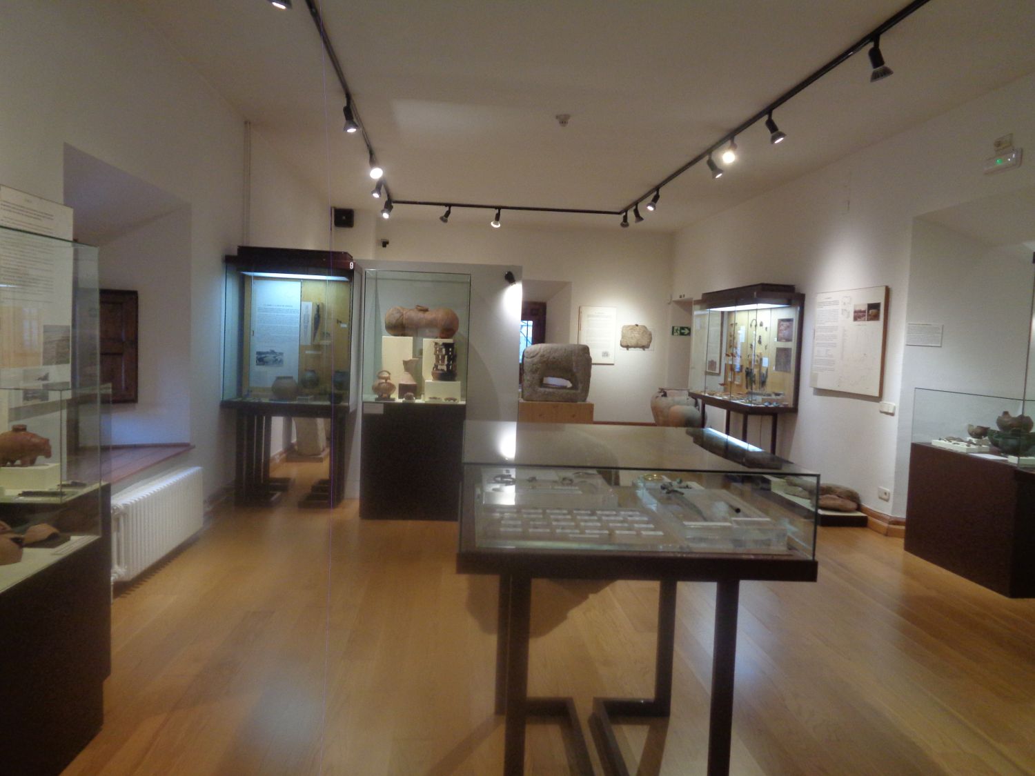 Avila palacio de los Deanes museo de Avila tables stones dec24