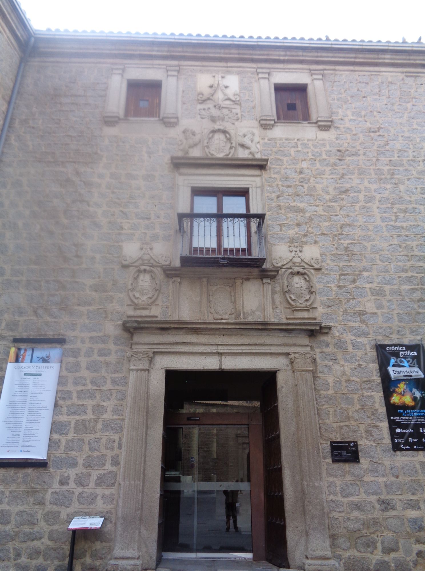 Avila Palacio de los Serranos front dec24