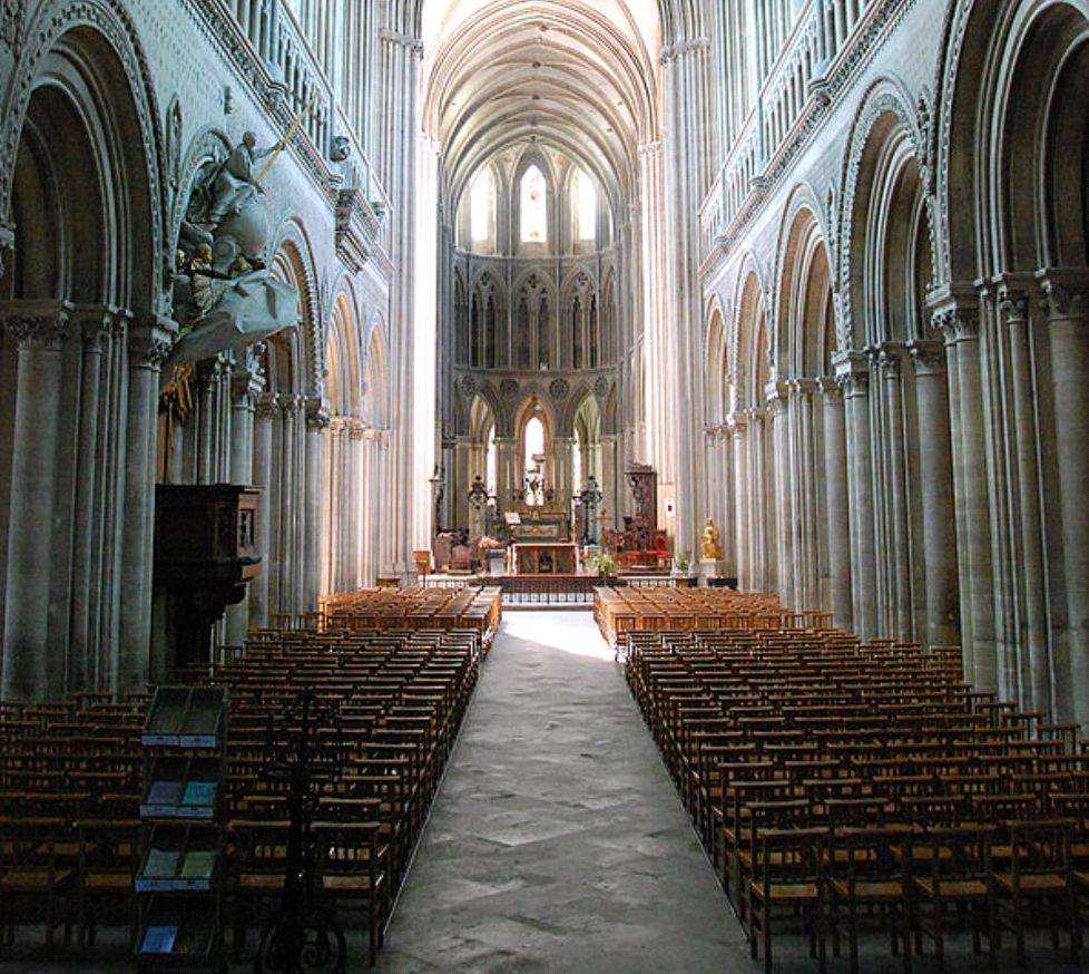 Bayeux Cathédrale Notre Dame nave to altar c2023
