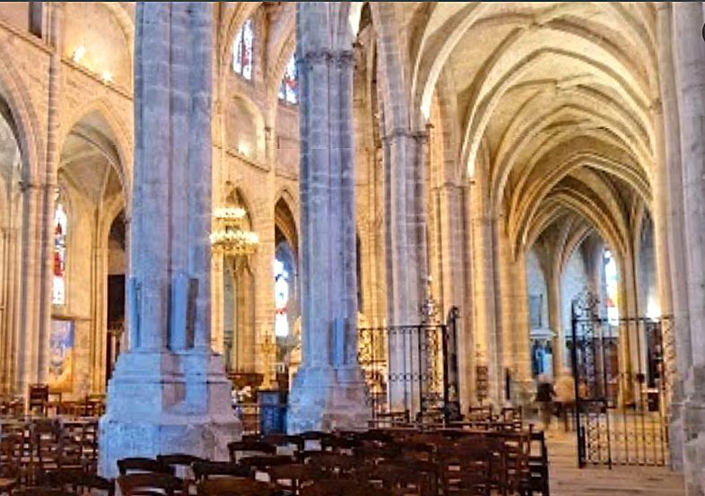 Bazas Cathédrale Saint Jean Baptiste nave to altar c2009