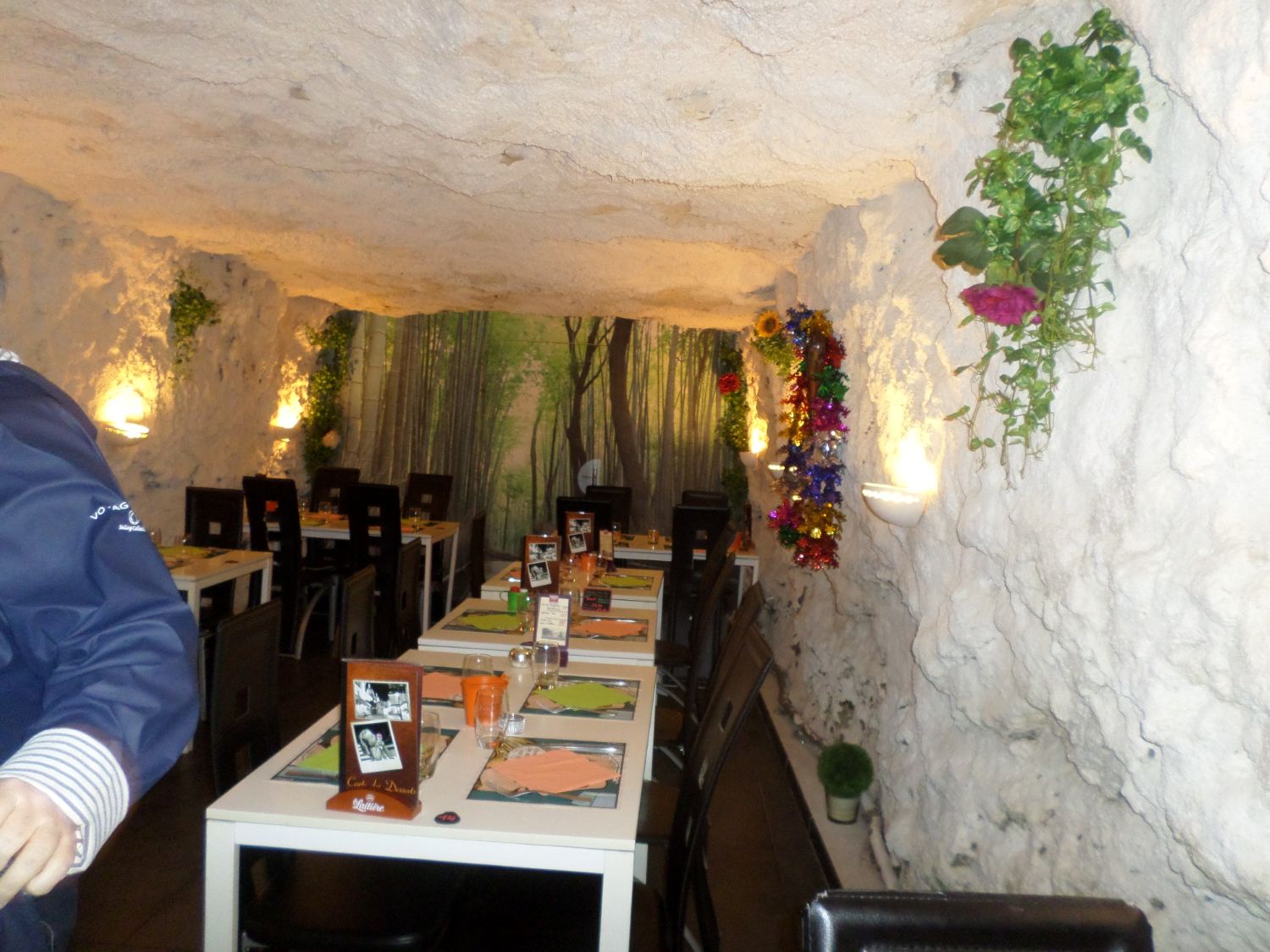 chau-creperie-la-bolee-inside-left-arm-mf-dec15