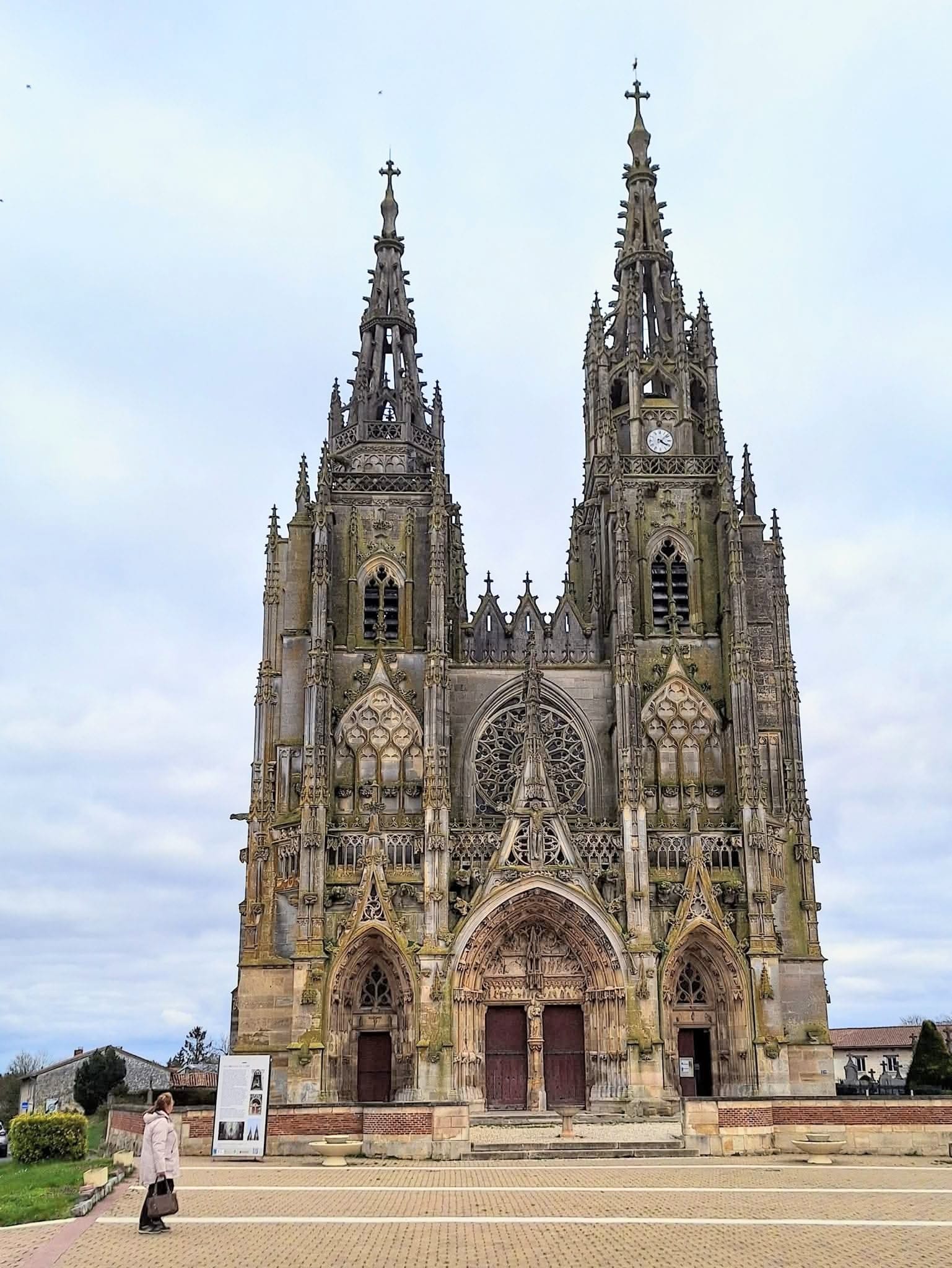 Epine Basilique Notre Dame de l'épine front dec22