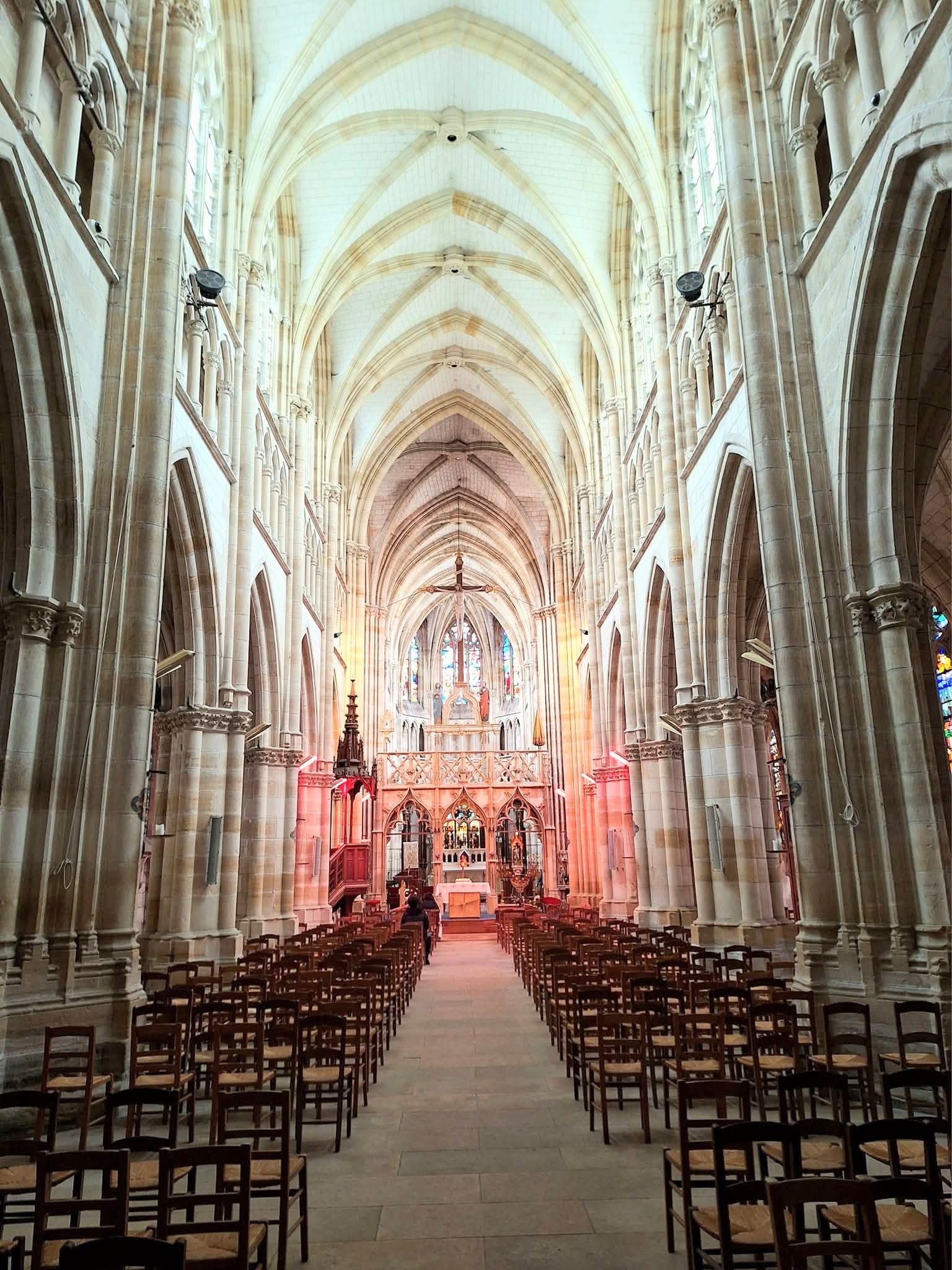Epine Basilique Notre Dame de l'épine nave to altar dec22