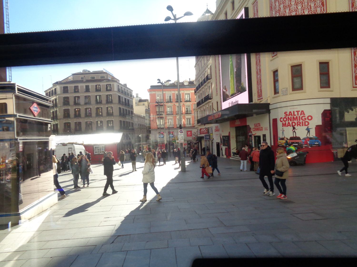 Madrid bus 001 calle de la Princesa passing teatro alhambra dec24