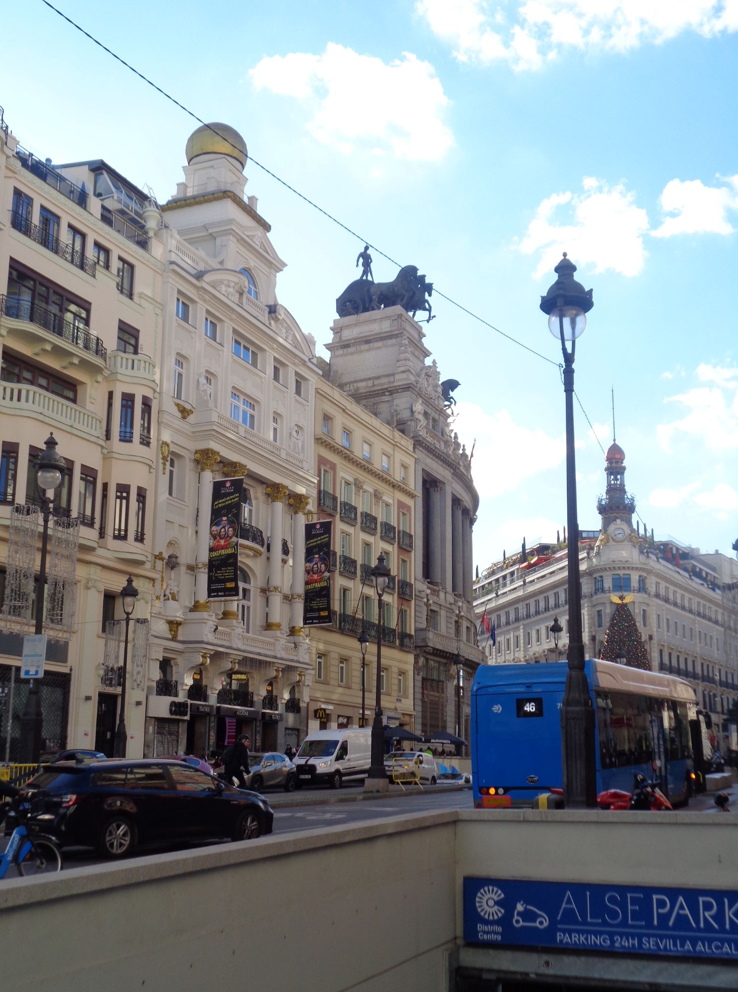 Madrid calle de Alcalà teatro alcazar dec24