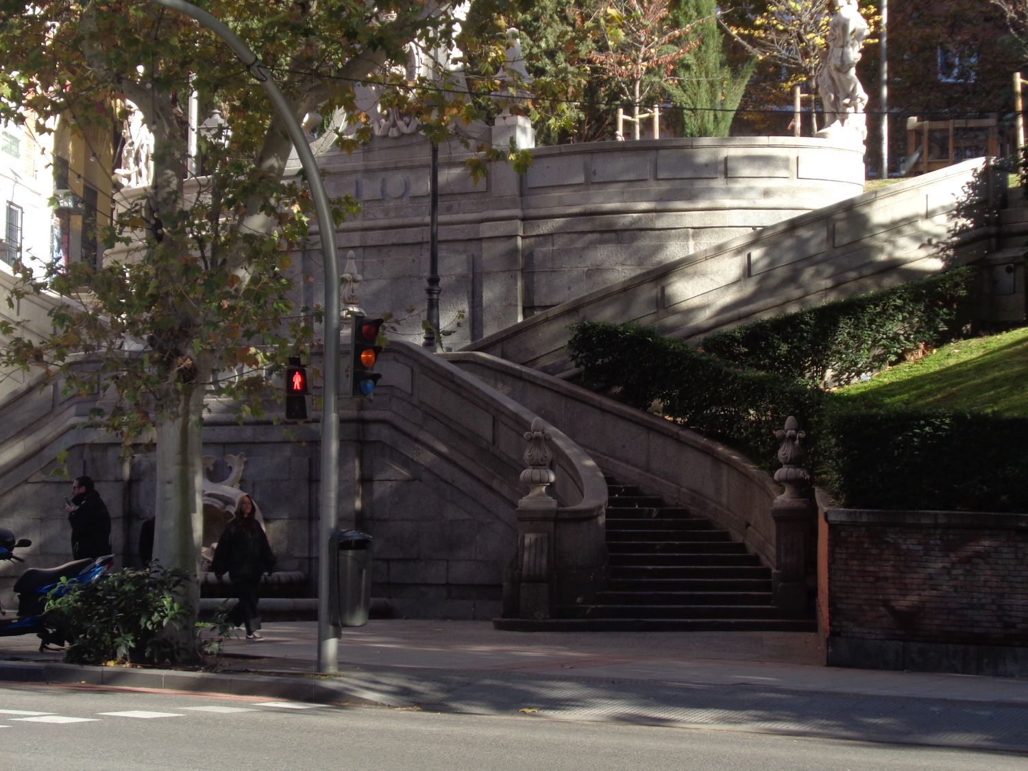 Madrid Calle de la Princesa fuente dec24