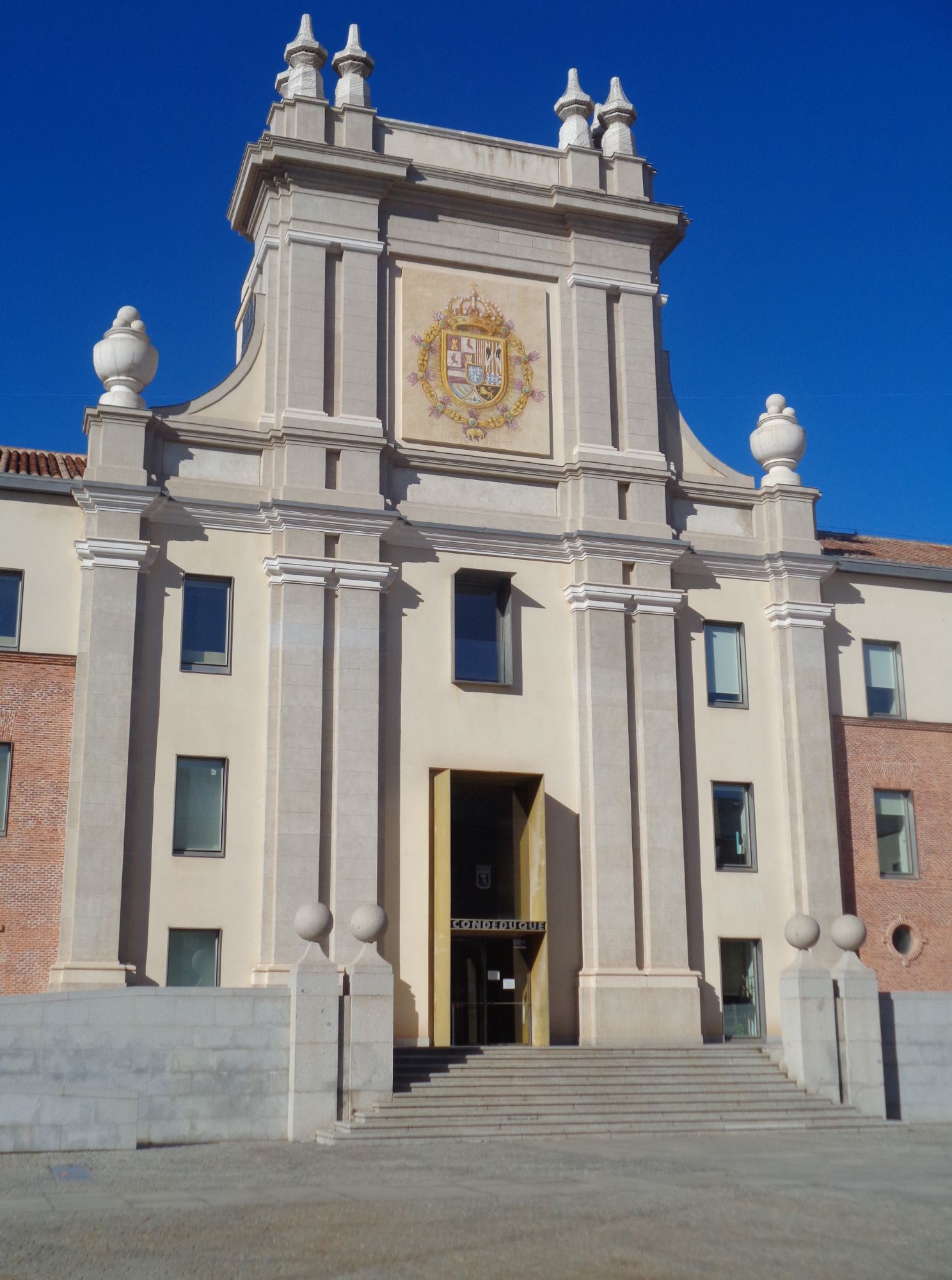Madrid centro cultural conde duque diputacion militar courtyard dec24