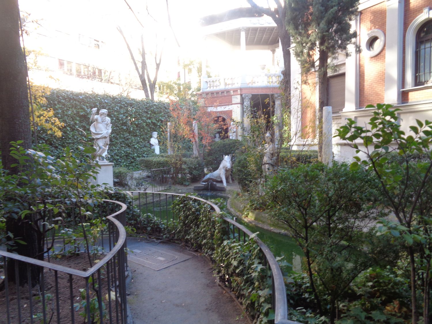 Madrid museo Cerralbo C Ventura Rodriguez 17 patio dec24