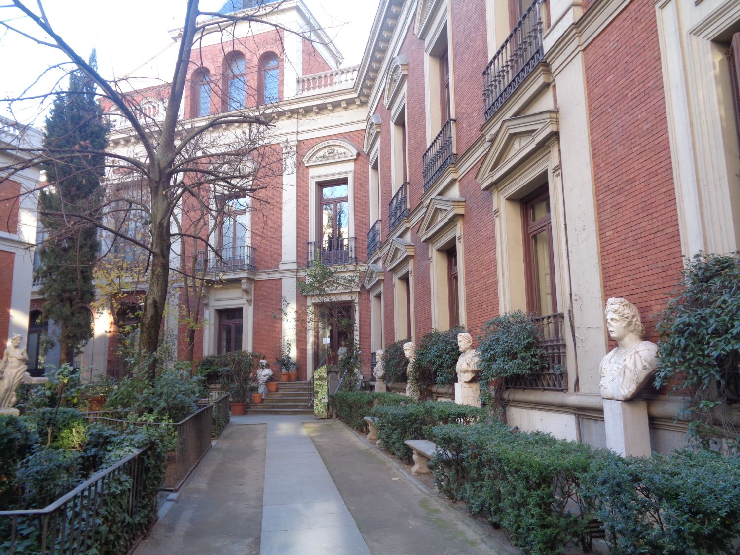 Madrid museo Cerralbo C Ventura Rodriguez 17 patio entr dec24