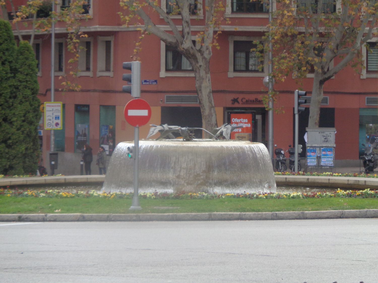 Madrid plaza mariano de cavia fountain dec24