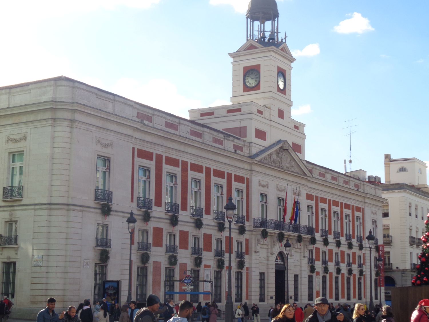 Madrid Puerta del Sol edif Correos dec24