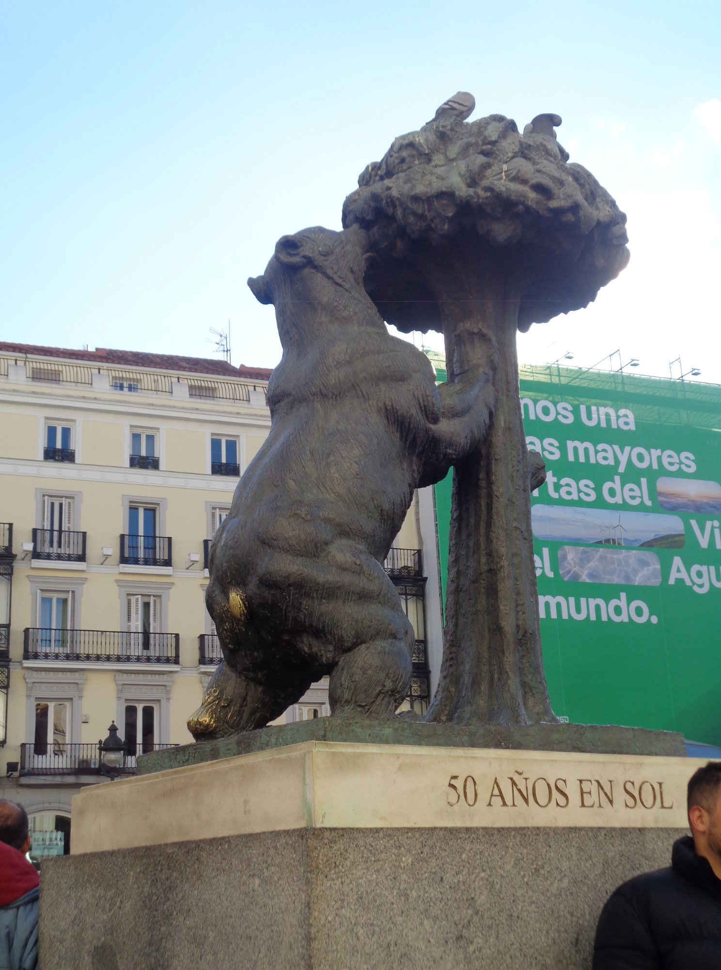 Madrid Puerta del Sol el madroño dec24