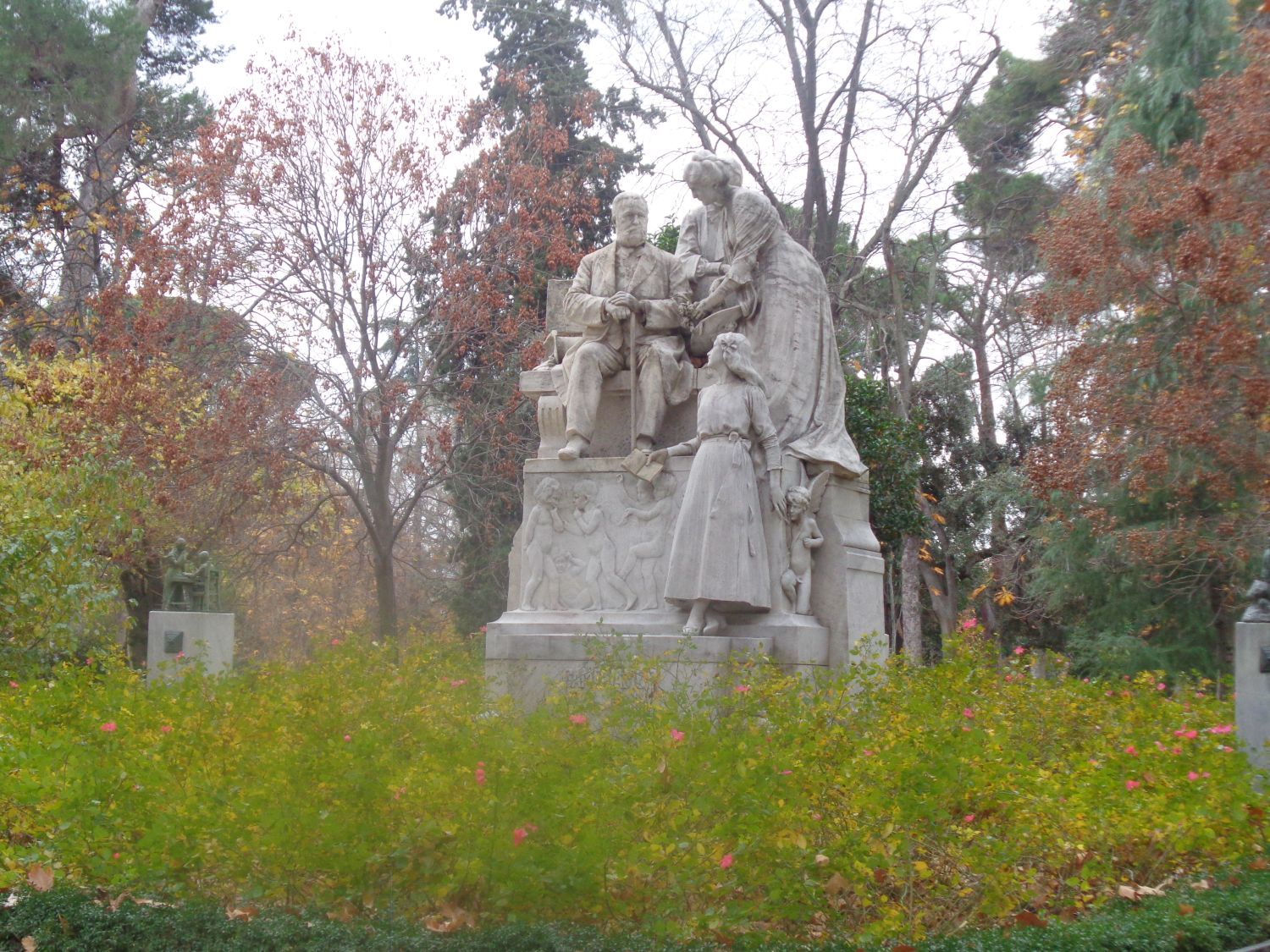 Madrid Retiro monument a Campoamor 1914 dec24