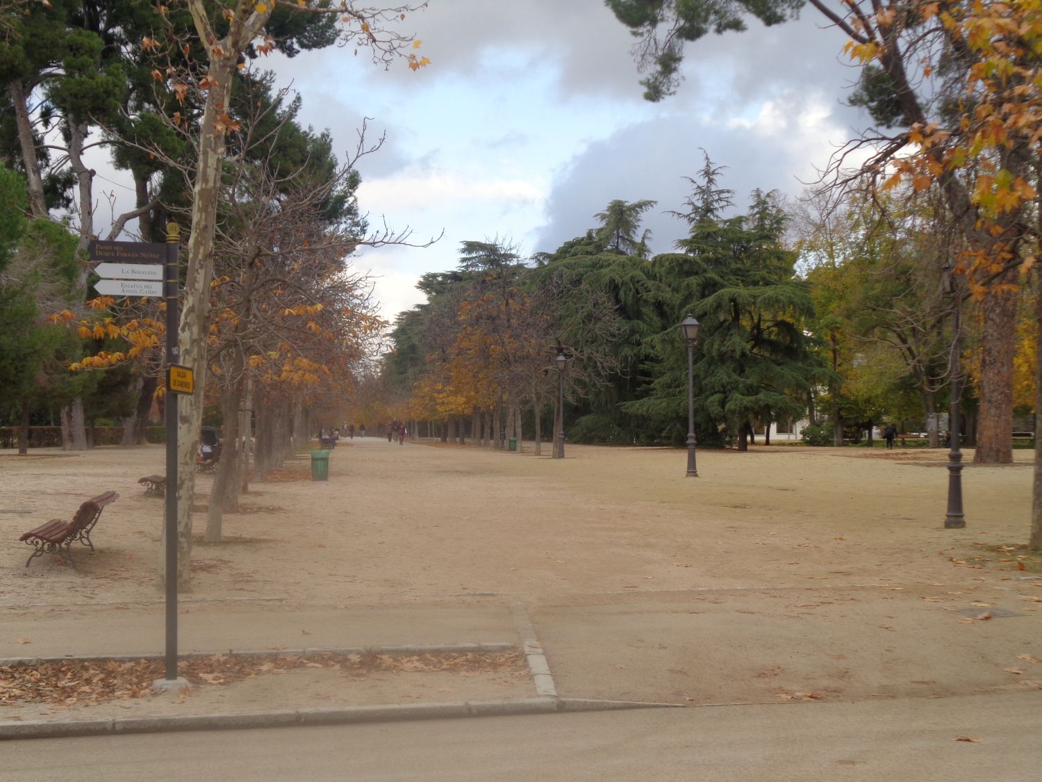Madrid Retiro paseo Fernan Nuñez dec24