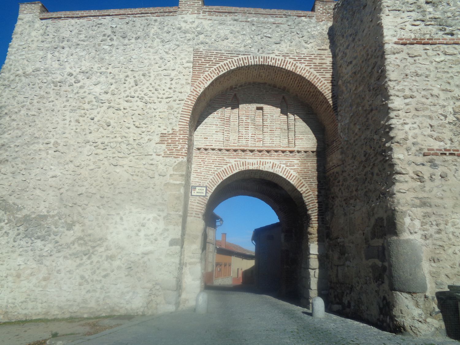 Olmedo arco de San Miguel dec24