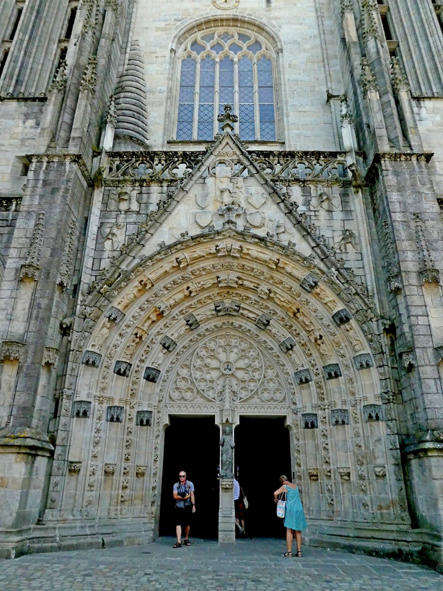 Quimper Cathédrale St Corentin front tympan door dec24