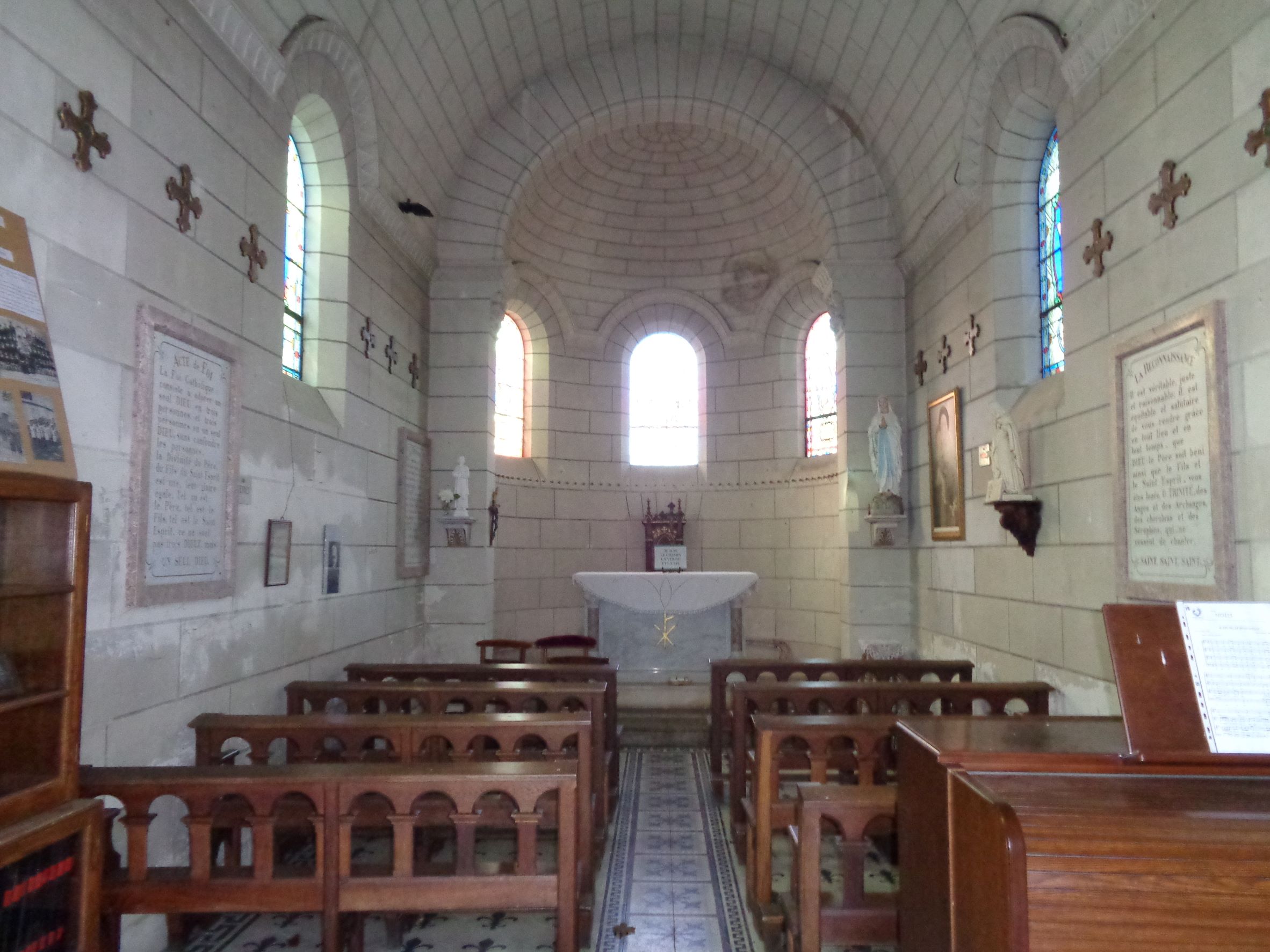 richelieu-grande-rue-chapelle-tres-sainte-trinite-altar-feb22