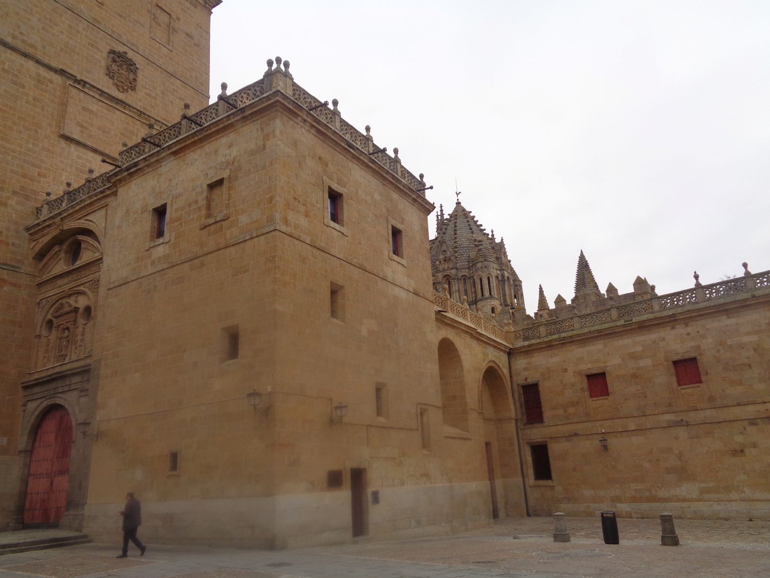 Salamanca catedral vieja belltower side dec24