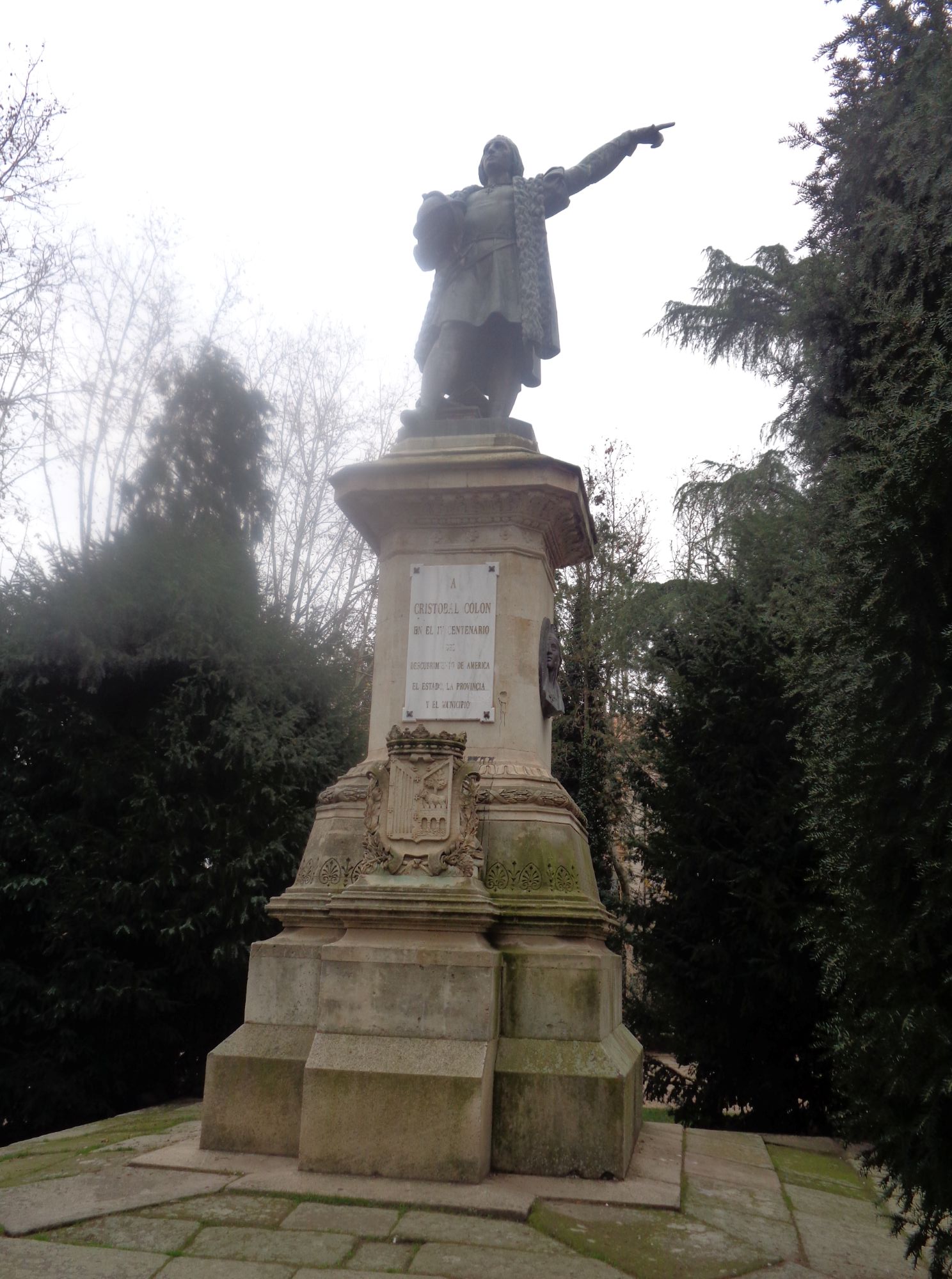 Salamanca plaza de colon statue of Colon dec24