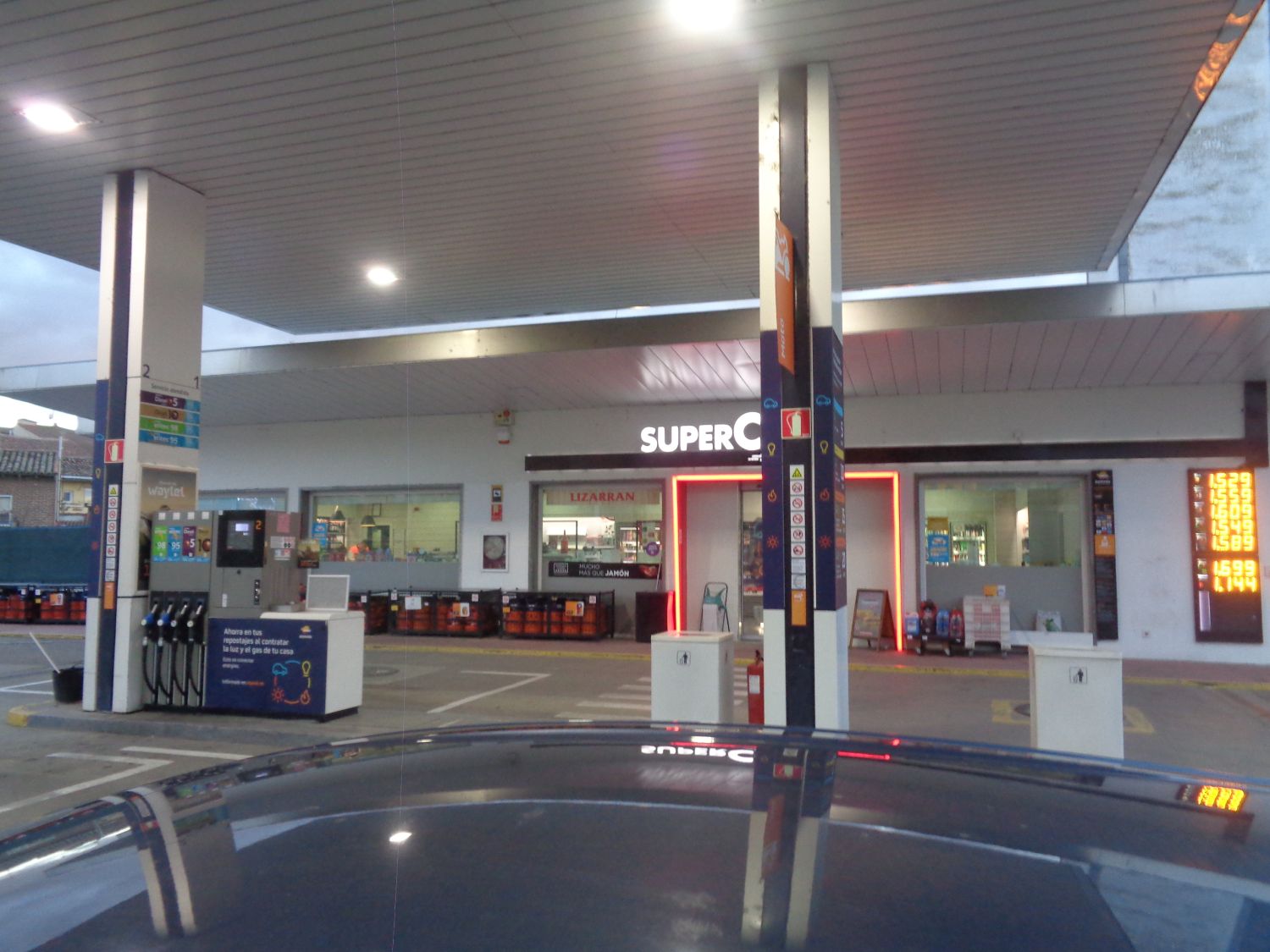 Tordesillas hipercor gas station gas and groceries dec24