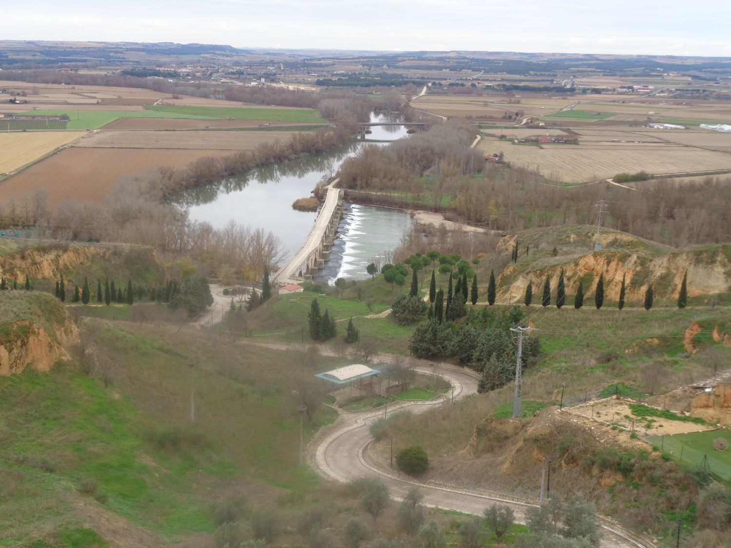 Toro Puente de Toro sobre el Duero valley from alcazar dec24
