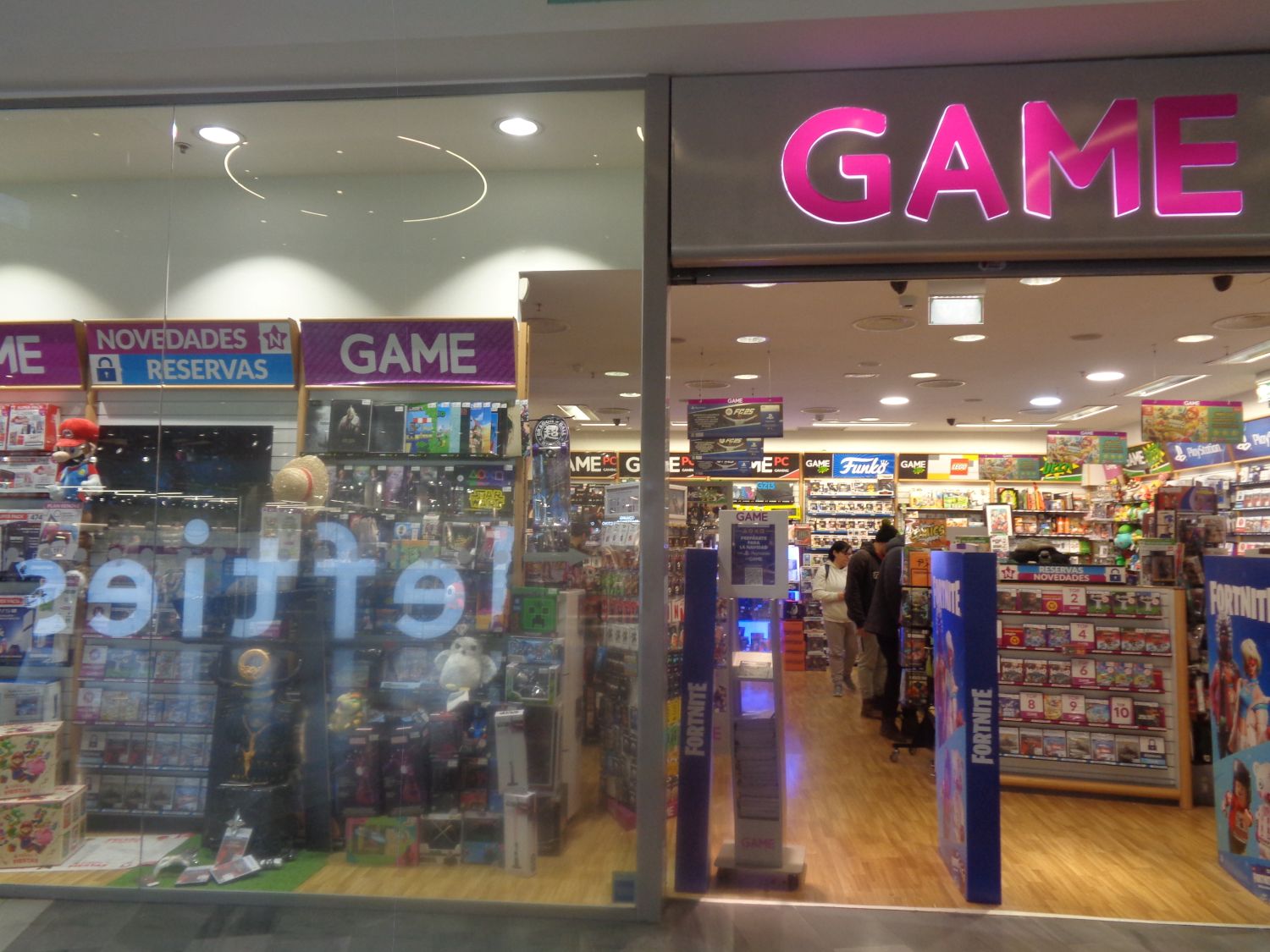 Valladolid Rio Shopping Game store front dec24