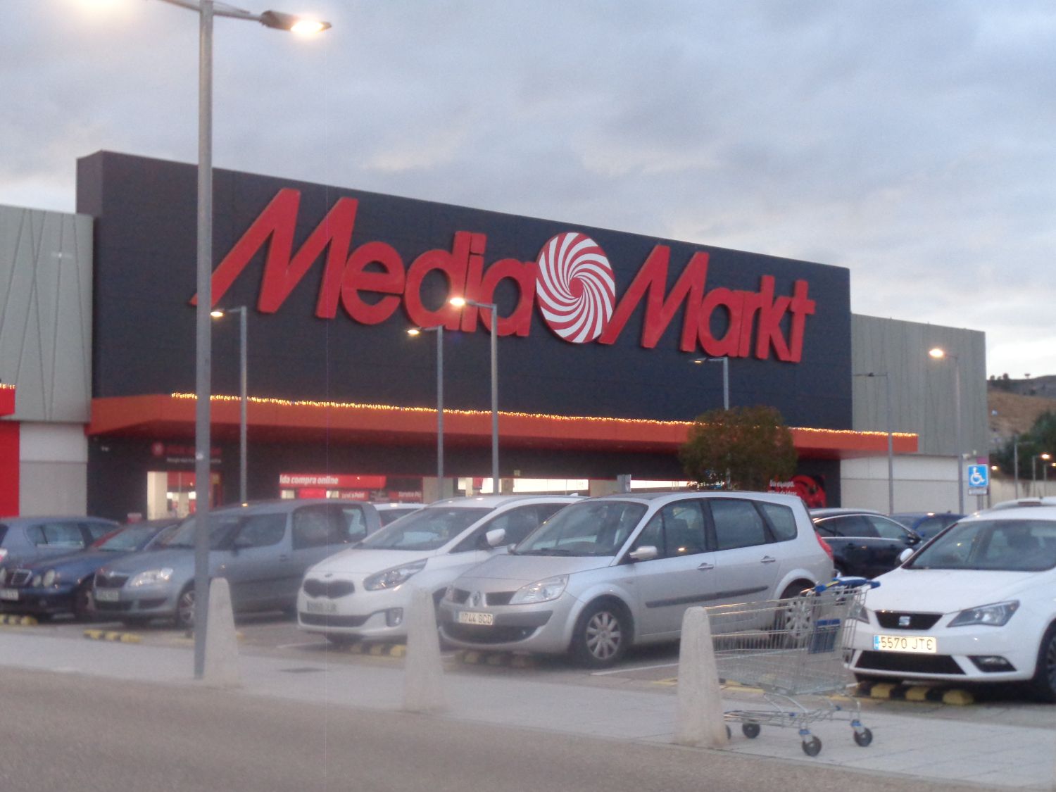 Valladolid Rio Shopping Media Markt store front dec24