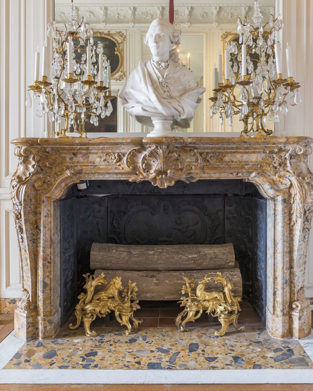 Versailles château cheminée antechambre de Mme Victoire dec24