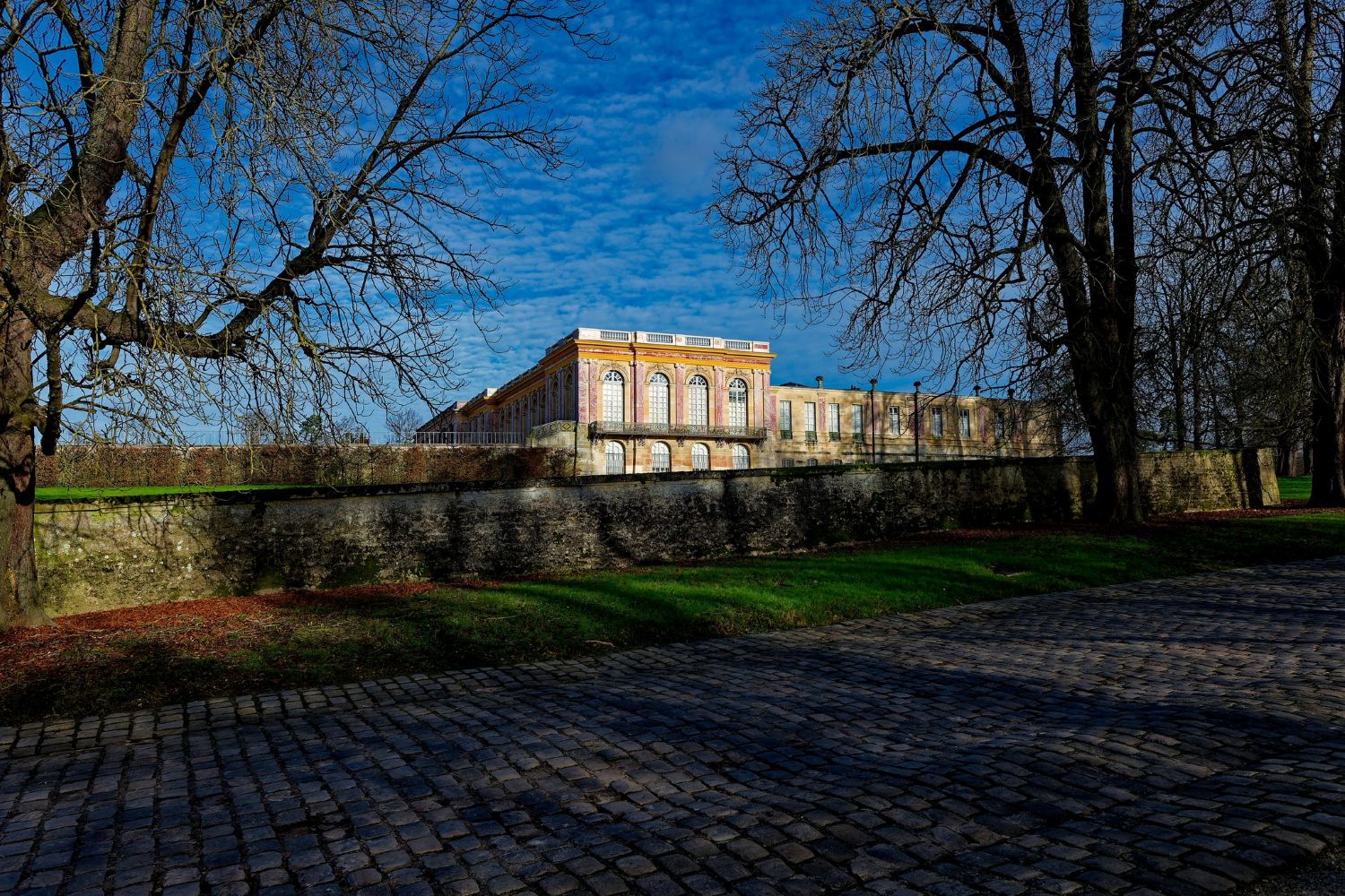 Versailles château Grand Trianon from Place d'armes du Grand Trianon dec24