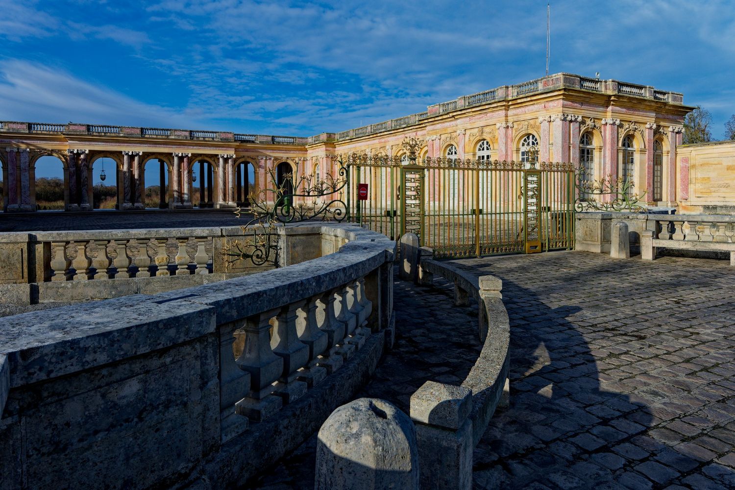 Versailles château Grand Trianon front entr dec24