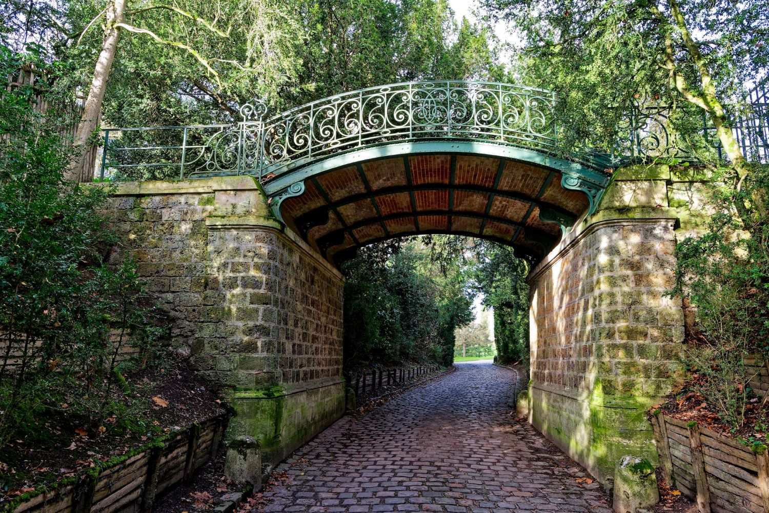 Versailles château Le Pont by garden petit trianon dec24