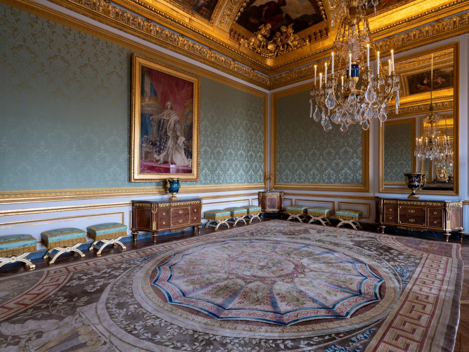 Versailles château Salon des Nobles queen dec24