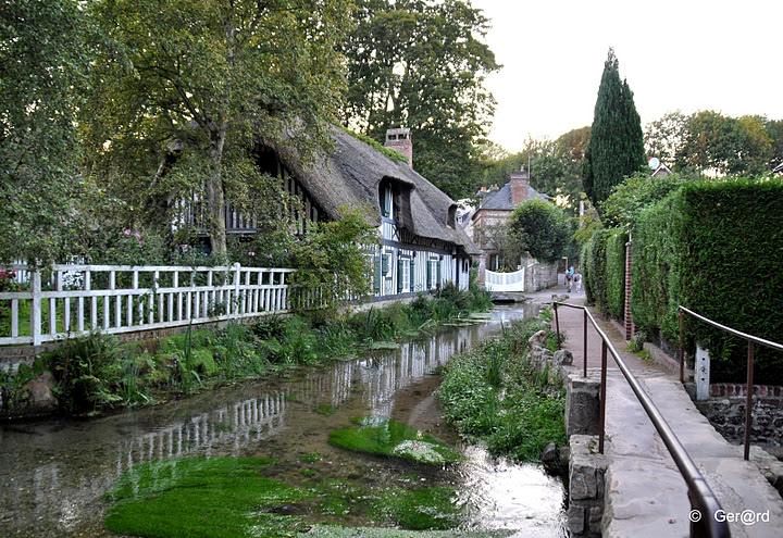 Veules les Roses ancien abreuvoire on La Veules river dec23