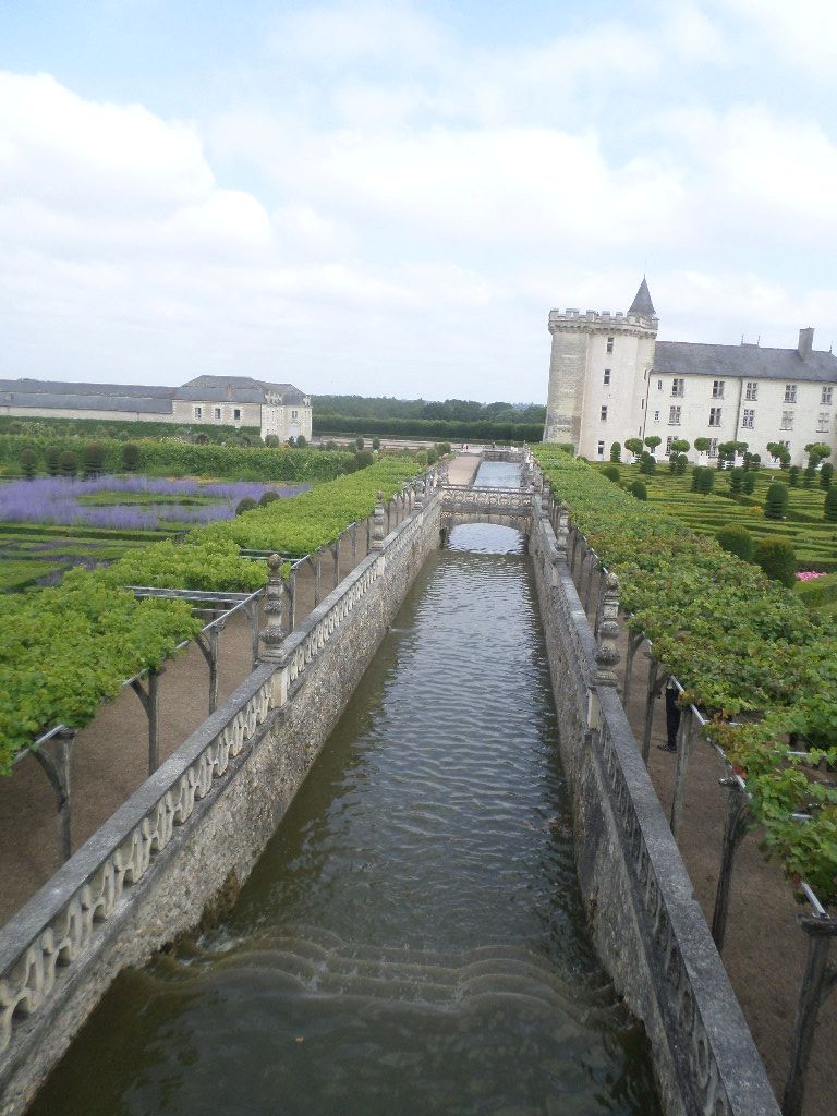 villandry-chateau-garden-d-eau-canal-from-above-jul21