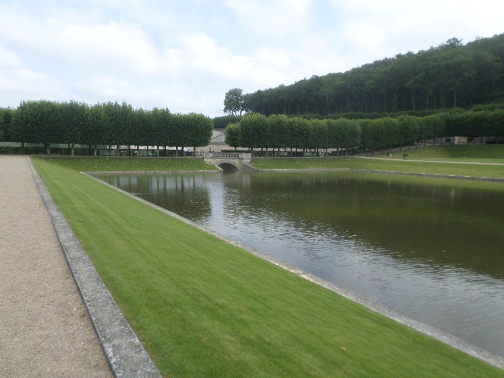 villandry-chateau-garden-d-eau-to-canal-jul21