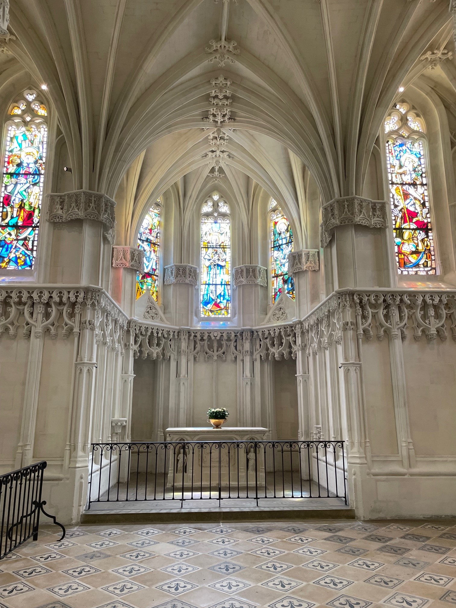 Amboise château chapelle Saint Hubert altar
