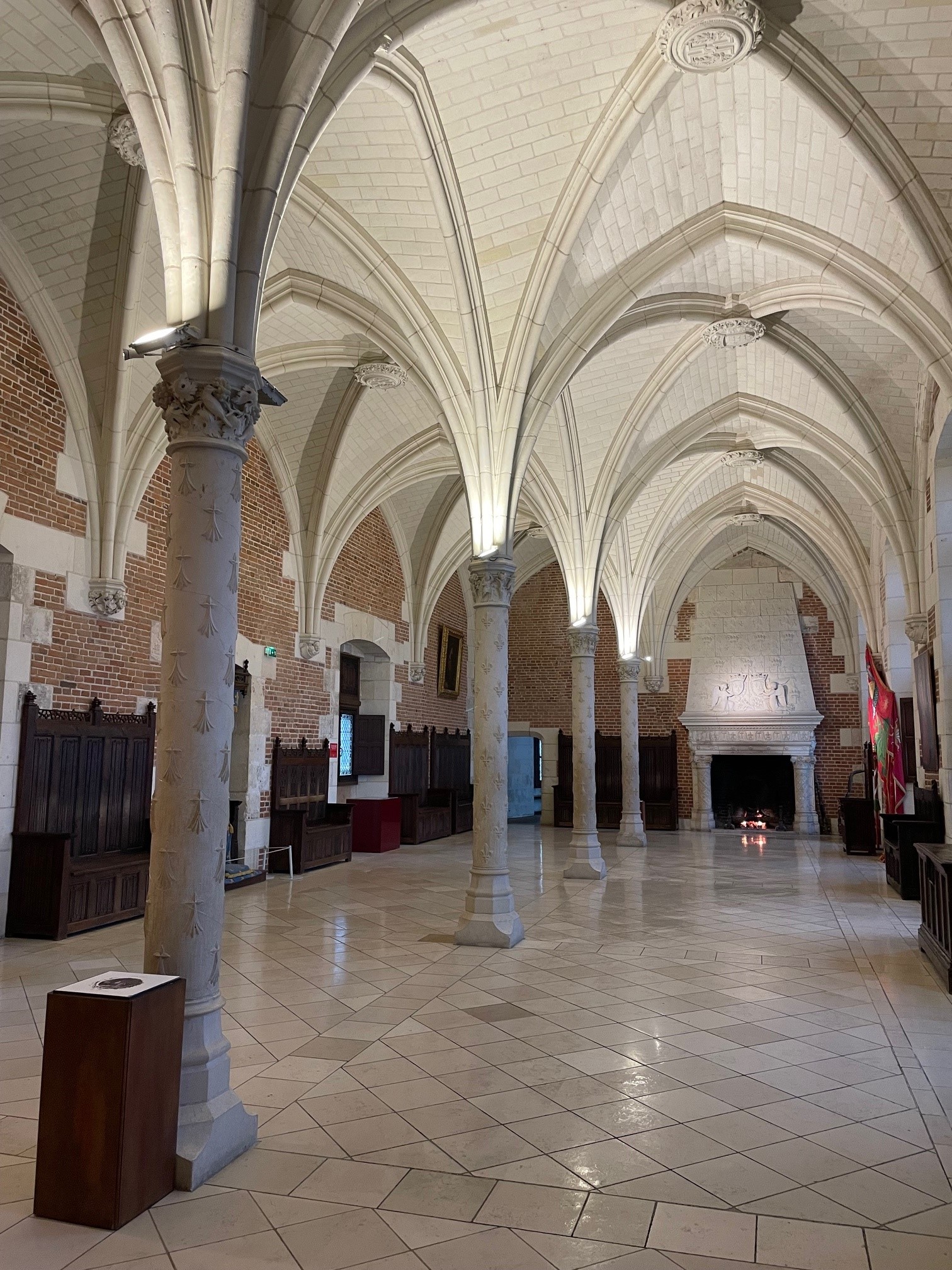 Amboise château grande salle or council room left side